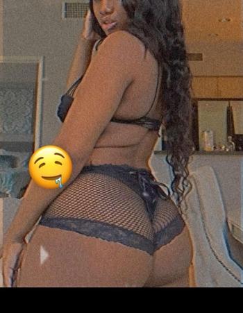 Dee, 23  female escort, Youngstown